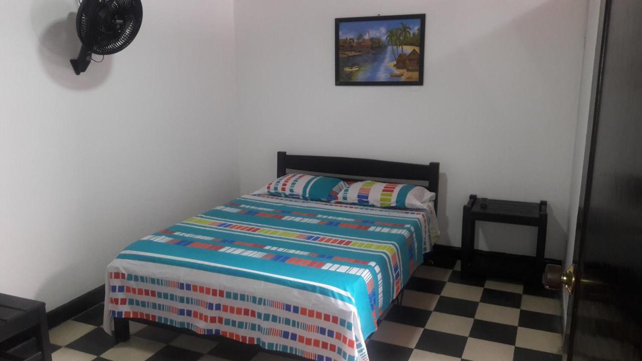 Hospedaje Santa Barbara Буґа Екстер'єр фото